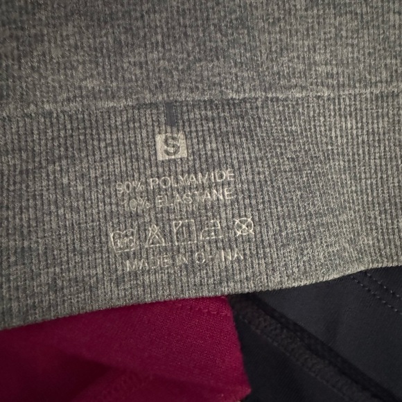 Bundle Lot Of Activewear Tops Women Size Small Tank Top Sports Bra Nike Wilson - Picture 4 of 5